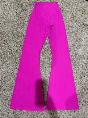 High-Waist Flare Leggings in Bright Pink
